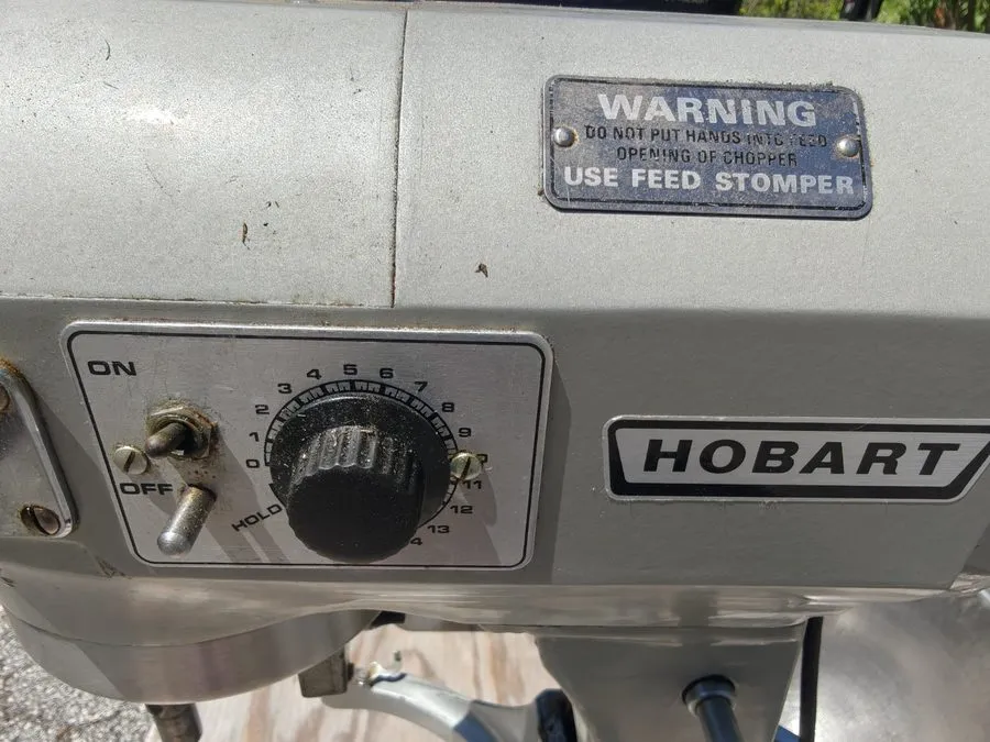 Миксер Hobart A-200T 20 Quart Industrial Mixer.