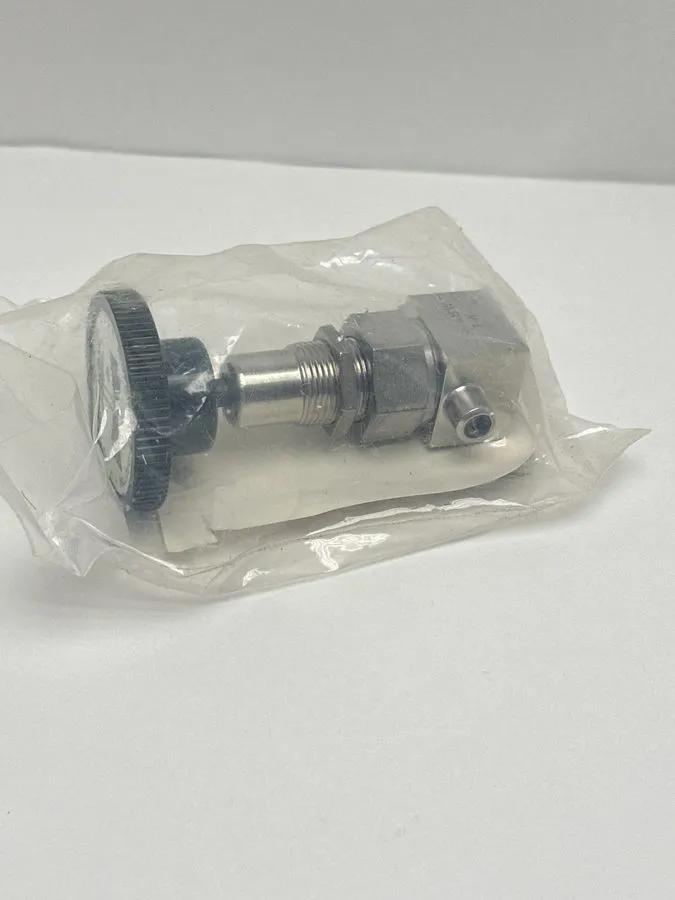Клапан Swagelok SS-4BW-TW Bellows-Sealed Valve, 316 SS, 1/4 x 3/8 in Weld — фото лота 1