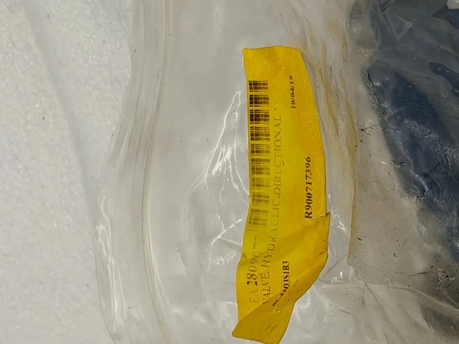 Пневмораспределитель Rexroth R900717396 & R900912188, Directional Valve w/120V S