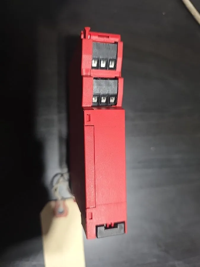 Реле безопасности Allen-Bradley Minotaur MSR126.1T 440R-N23114 Safety Relay 24V  — фото лота 1