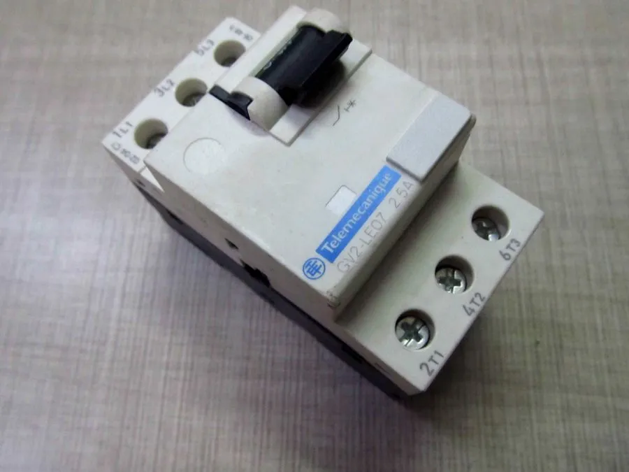 Автоматический выключатель Schneider GV2LE07 motor circuit breaker 2.5A