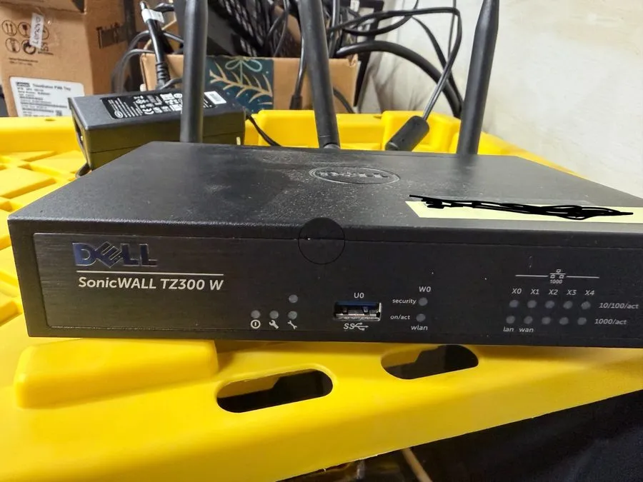 Межсетевой экран SONICWALL TZ300 W APL28-0B5 NETWORK SECURITY FIREWALL APPLIANCE