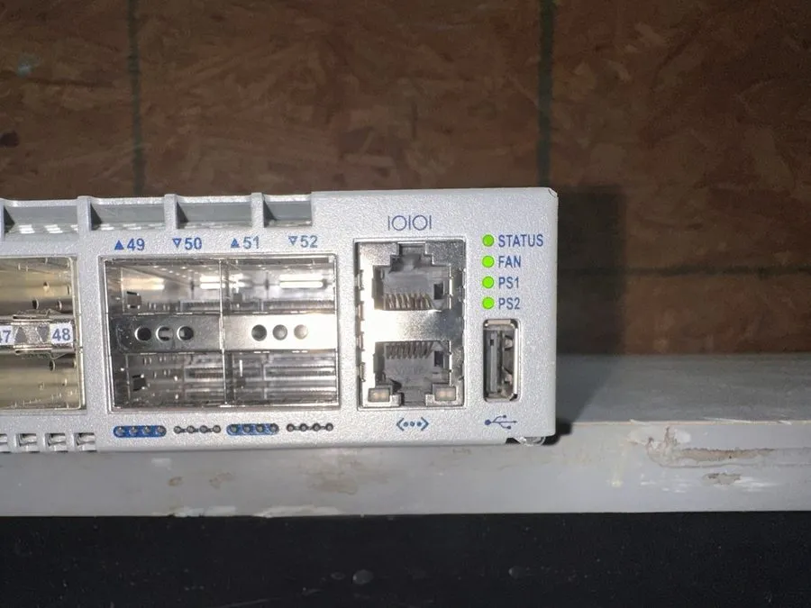 Коммутатор Arista DCS-7150S-64 48-Port 10GbE SFP+ 4x40GbE QSFP+ Switch Powers On — фото лота 1