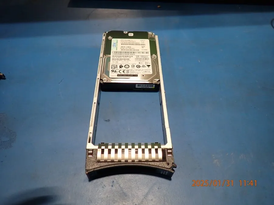 Сервер IBM 600GB 01NN796 01NN797 15K 2.5" SFF SAS 12Gbps Server HDD Hard Drive — фото лота 1
