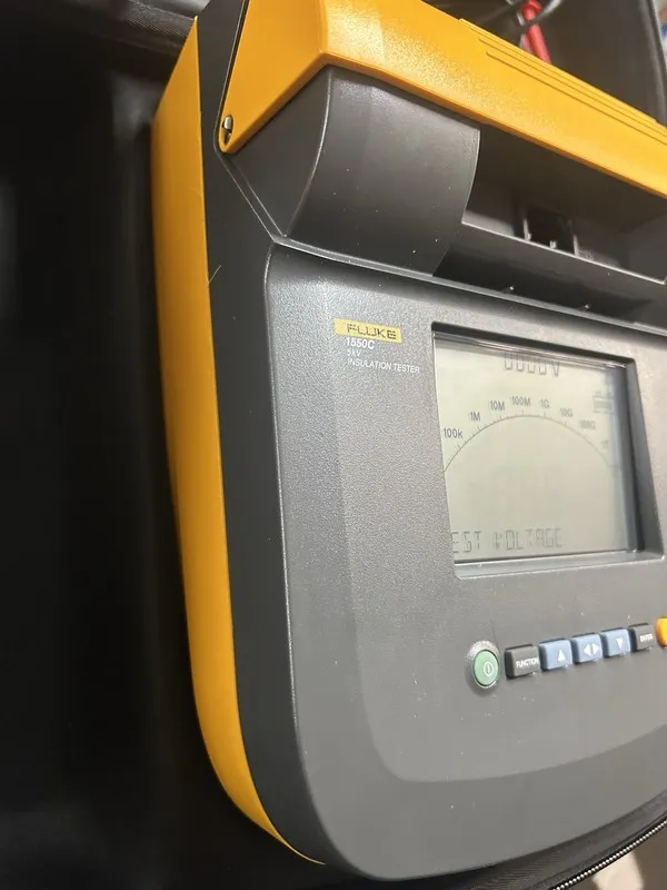 Тестер Fluke 1550C Megohmmeter/Insulation Resistance Tester, 5kV, 1 TΩ