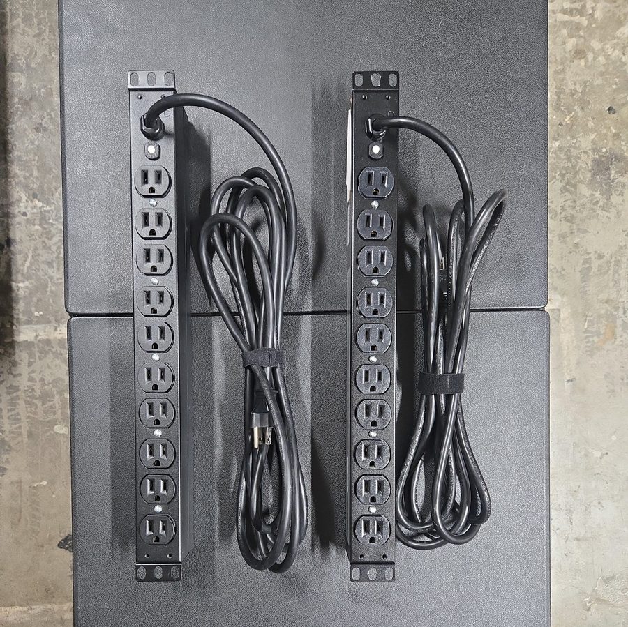 Блок розеток PDU APC AP9562 1U 15A 120V 12-Outlet Rackmount Power Distribution U — фото лота 1