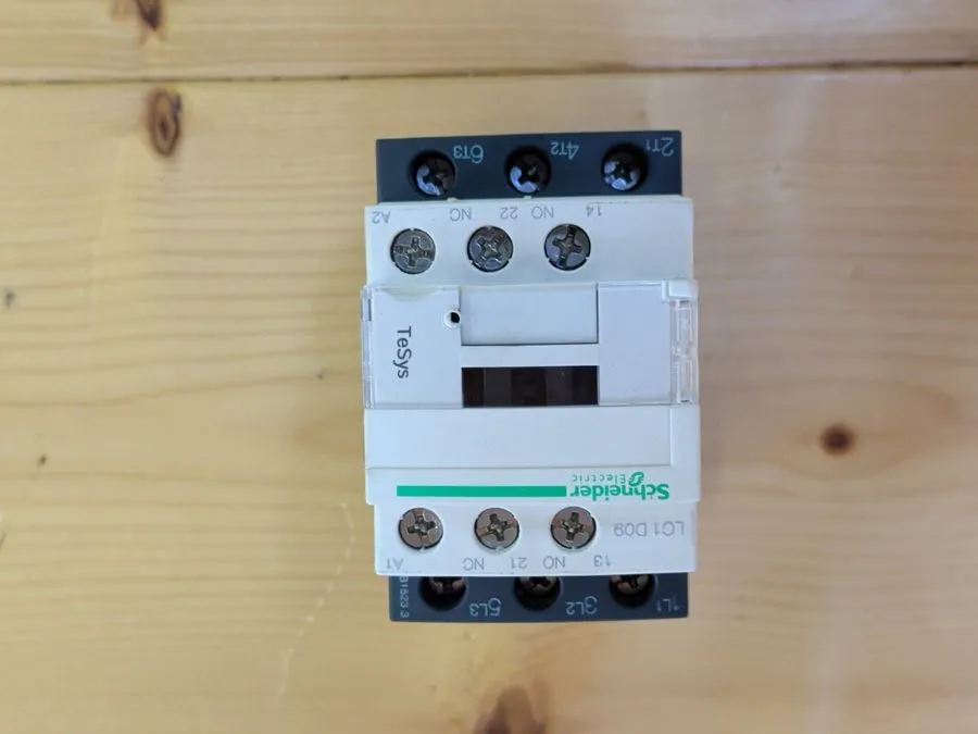 Контактор Schneider Electric LC1D09 TeSys Contactor 25A 690V 50/60Hz 6kV 3 Pole