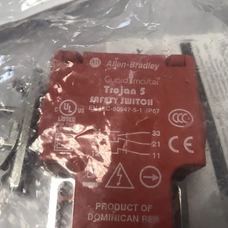 Реле безопасности Allen Bradley 440K-T11118 Guardmaster Trojan 5 Safety Switch — фото лота 1