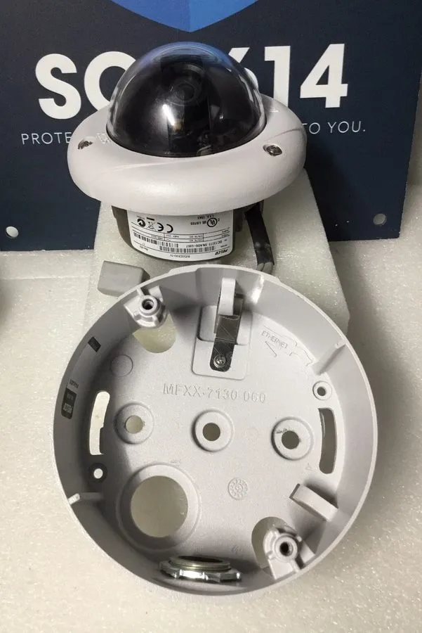 Камера Pelco IMS0DN10-1V Security IP Color Camera W/ .5MP 2.8-10mm Vandal-Proof — фото лота 2