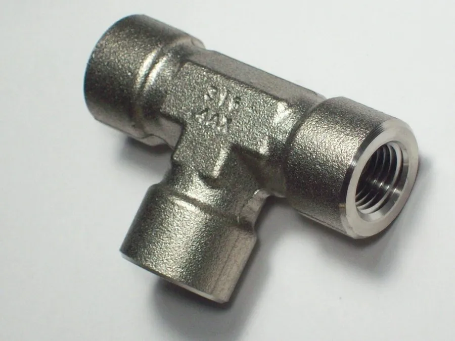 Фитинг Swagelok SS-4-T, Stainless Steel Pipe Tee Fitting, 1/4" Female NPT — фото лота 1