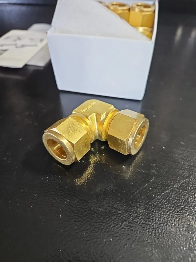 Фитинг Swagelok B-1010-9 Brass Tube Fitting FNSP