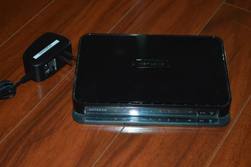 Маршрутизатор Netgear N600 300 Mbps 4-Port Gigabit Wireless N Router (WNDR3700)