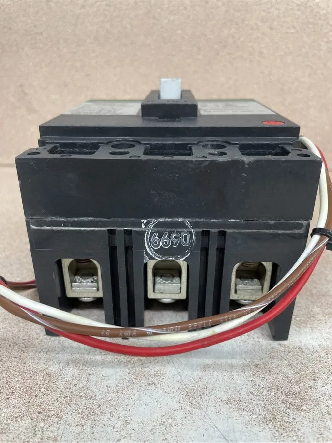 Автоматический выключатель GE TED TED134125 3 Pole 125 Amp 480v Black Circuit Br