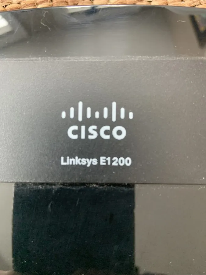 Маршрутизатор Cisco Linksys E1200 Wireless-N N300 Router 2.4GHz WiFi 4-Port