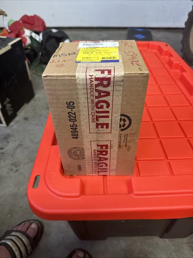 Автоматический выключатель Square D FAL34100 Circuit Breaker 100A 3-Pole 480V AC — фото лота 1