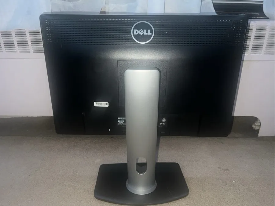 Монитор Dell Ultrasharp U2412M 24 inch Widescreen IPS LED Monitor 1920x1200