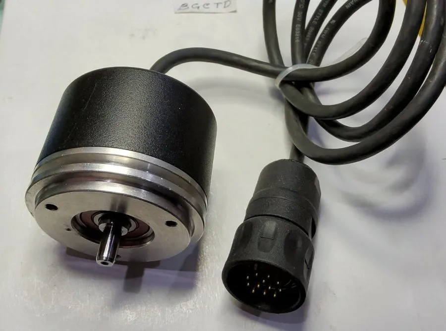Энкодер GUARANTEED! HEIDENHAIN 5V ROTARY ENCODER ROD 426 1000 02S12-03