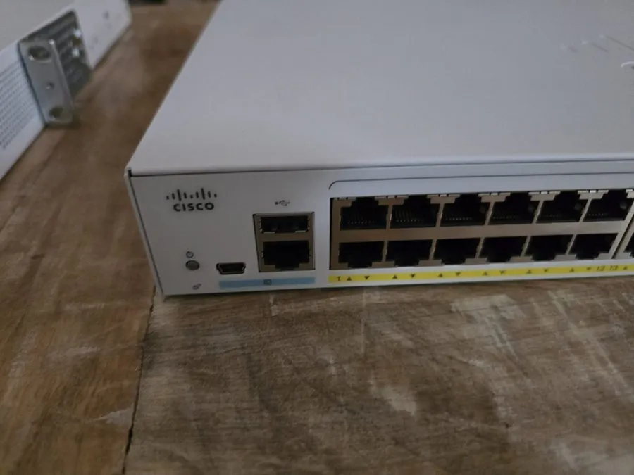 Коммутатор Cisco CBS350-48P-4G 48-Port Gigabit PoE+ Managed Switch 370W 4x SFP — фото лота 2