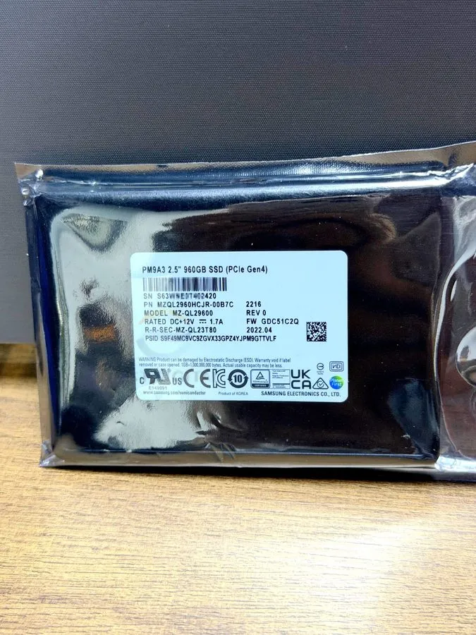 SSD-накопитель Samsung PM9A3 960GB PCI-E Gen4 x4 NVMe 2.5'' U.2 SSD MZ-QL29600 4