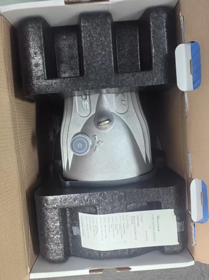 Насос EDWARDS VORTEX VACUUM PUMP NXDS15I A73701983 — фото лота 1