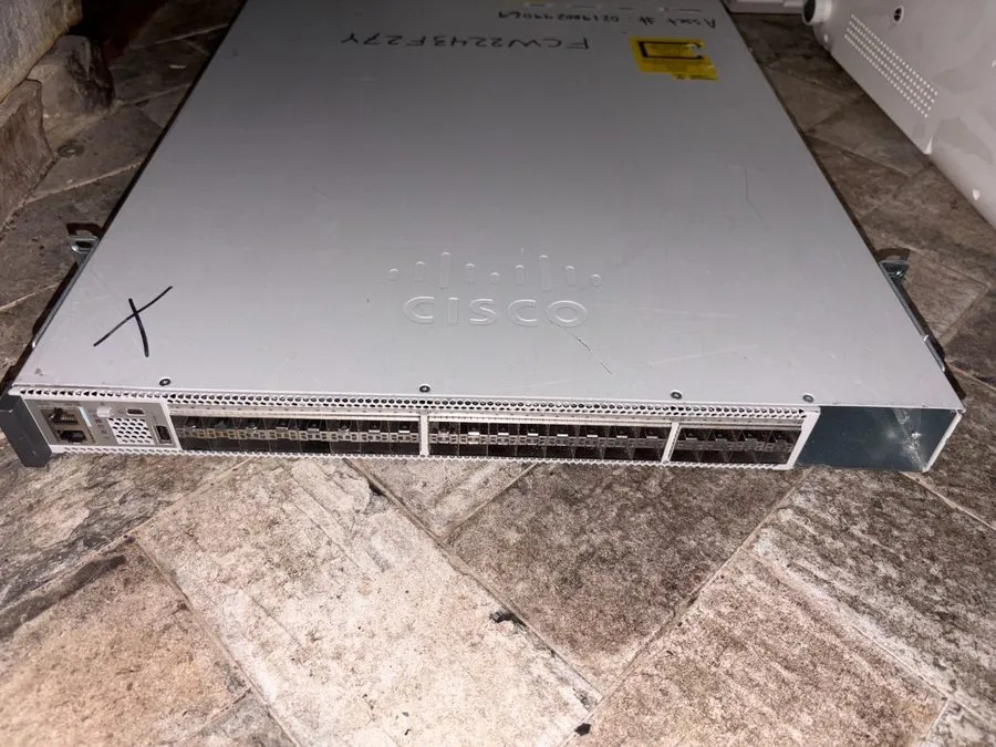 Коммутатор Cisco C9500-40X-A 40 Port 10G SFP+ Switch PWR-C4-950WAC-R — фото лота 1