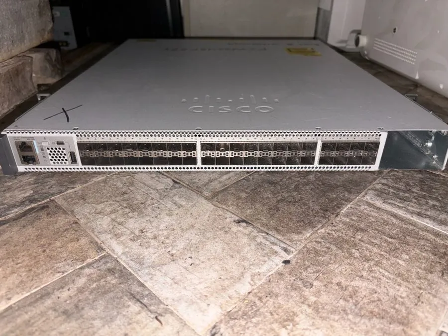Коммутатор Cisco C9500-40X-A 40 Port 10G SFP+ Switch PWR-C4-950WAC-R — фото лота 2