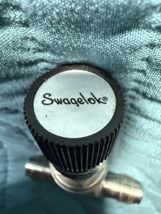 Клапан SWAGELOK SS-4MG-VCR MEDIUM FLOW METERING VALVE 0004671472 — фото лота 2