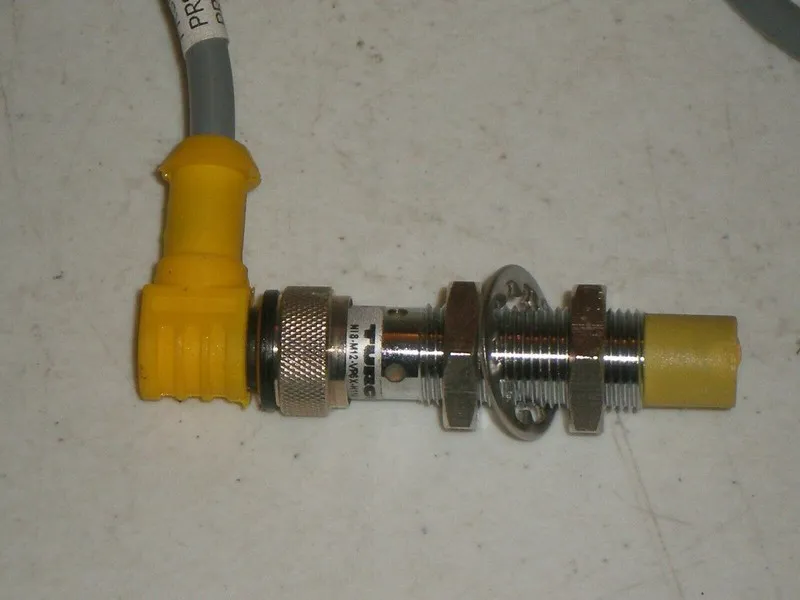 Датчик приближения NI8-M12-VP6X-H1141