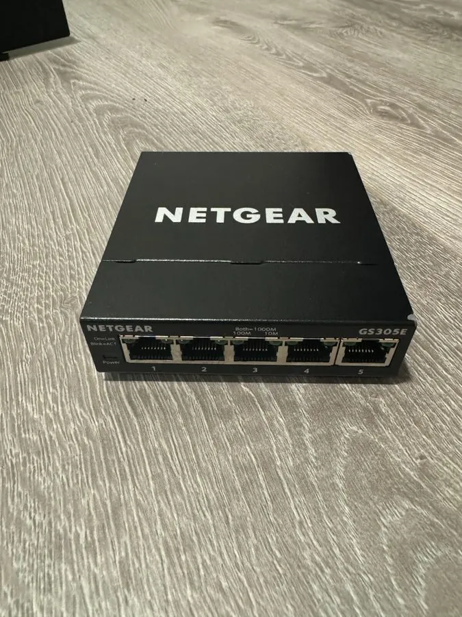 Коммутатор Netgear GS305E Smart Managed Plus 5-Port Gigabit Ethernet Switch