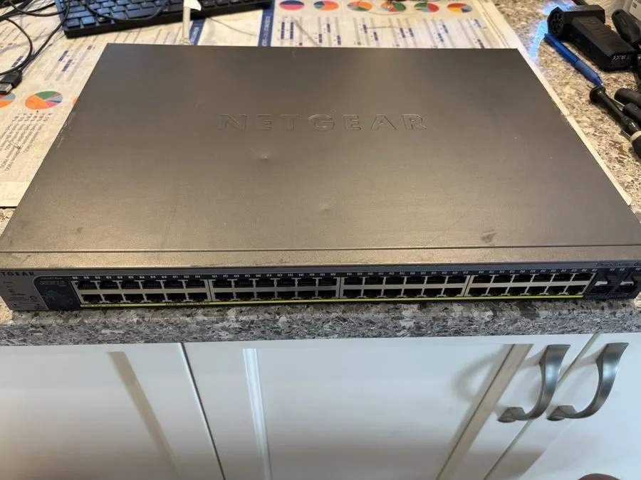 Коммутатор NETGEAR GS752TP 48-Port Gigabit PoE+ Smart Pro Switch with 4 SFP Port