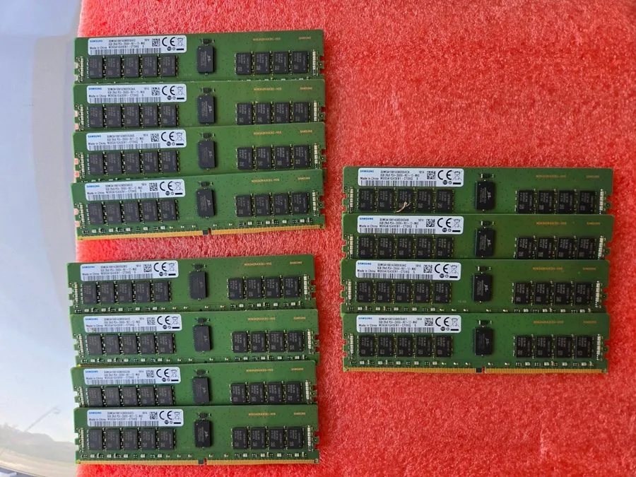 Модуль памяти Samsung 96 GB (12 x 8GB) DDR4-2666V RE1 M393A1G43EB1 CTD6Q — фото лота 1