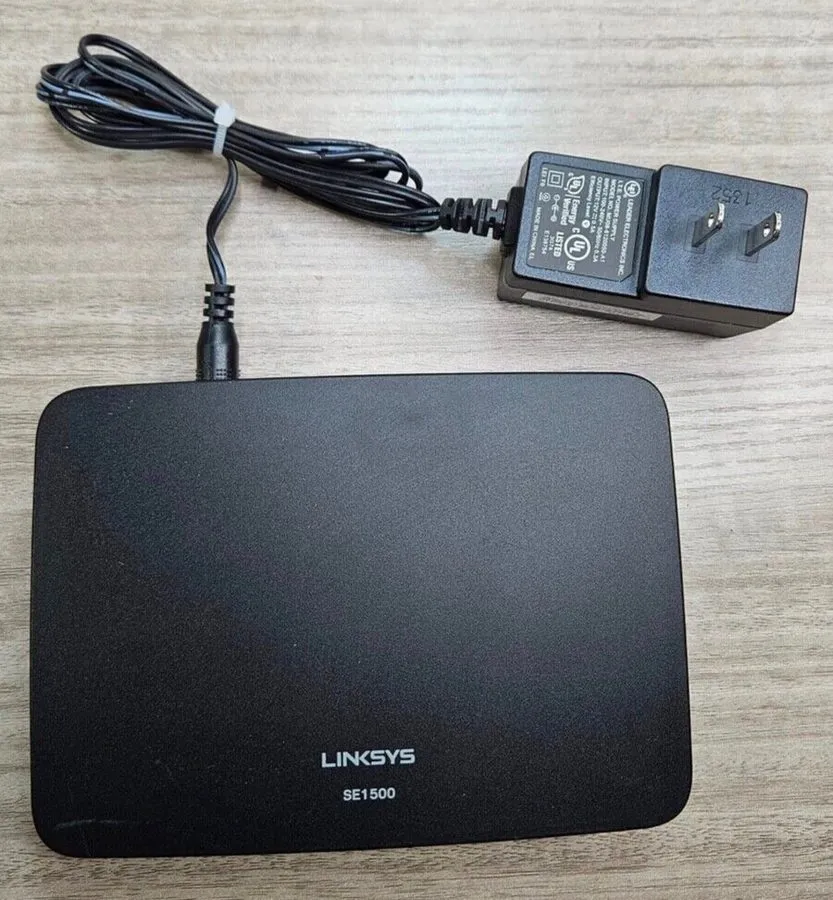 Коммутатор Linksys SE1500 5-Port Fast Ethernet Switch Desktop Network Hub