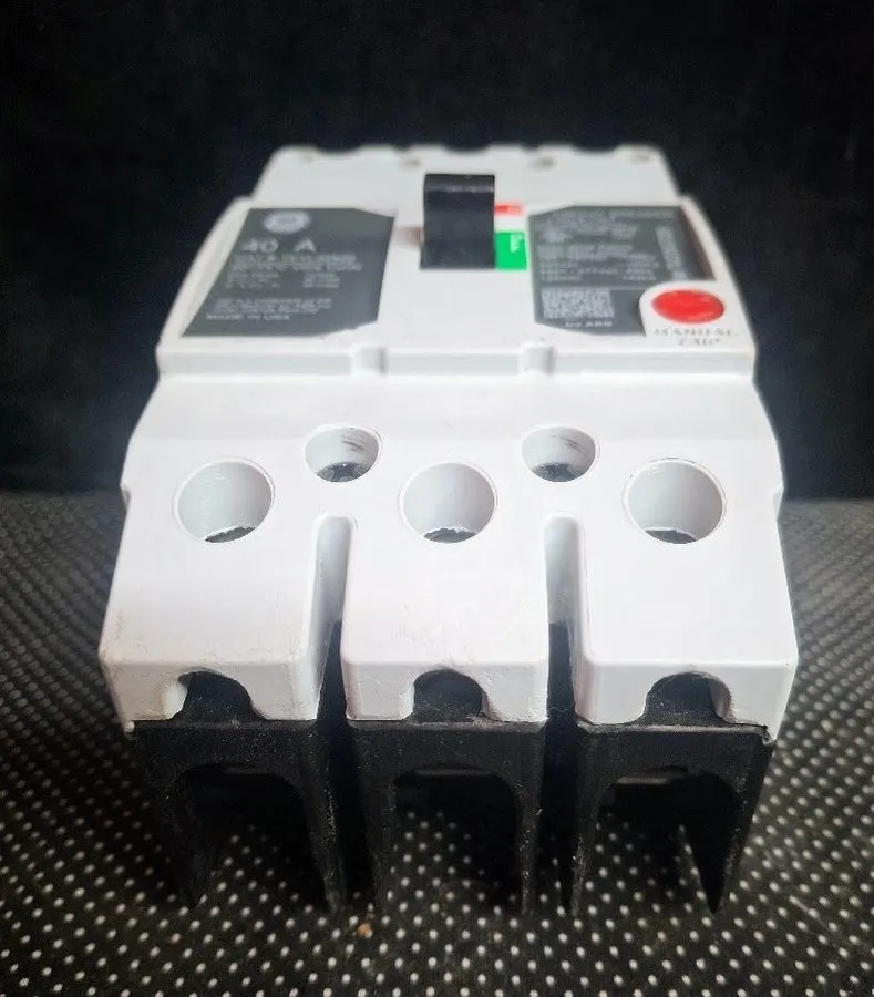 Автоматический выключатель GE TEYL3040B 3 Pole 40 Amp 480V Circuit Breaker Shunt