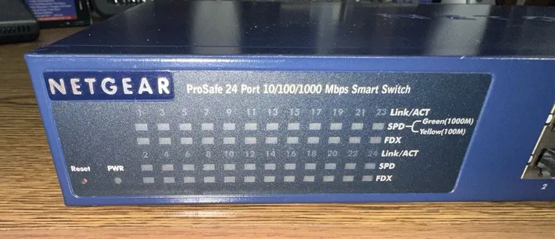 Коммутатор NETGEAR GS724T 24-Port Gigabit Managed Switch ProSAFE Rackmount VLAN