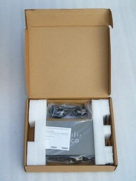 Коммутатор CISCO MODEL SG92-24 COMPACT 24-PORT GIGABIT NETWORK SWITCH — фото лота 1