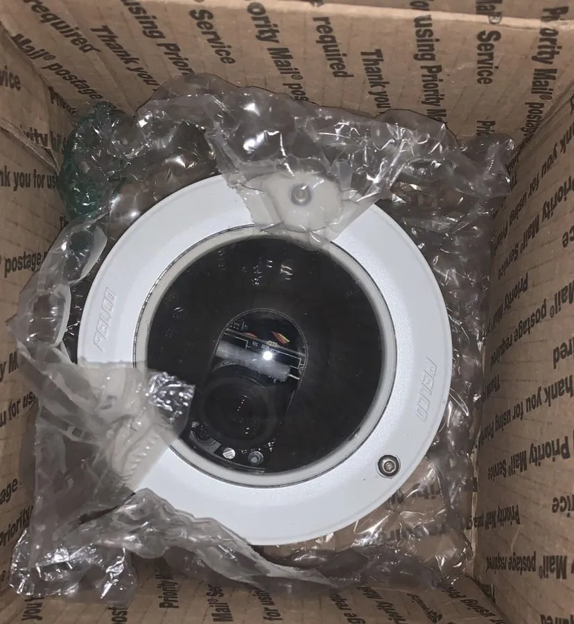 Камера Pelco ICS110-CDV39A Indoor Dome Camera 12/24V Analog Security Camera — фото лота 2