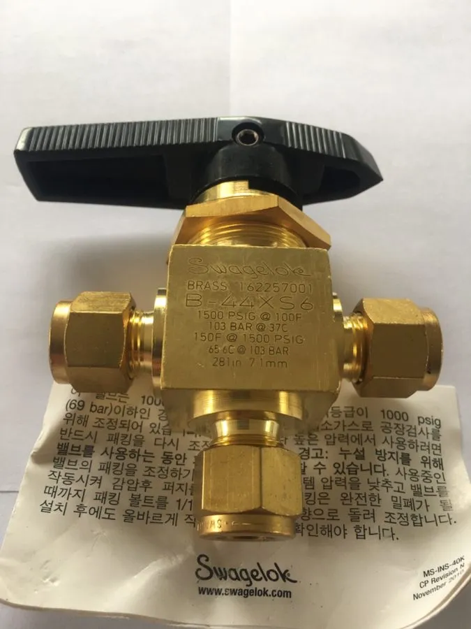Клапан Brass swagelok valve B-44XS6 1/2 in tube OD — фото лота 1