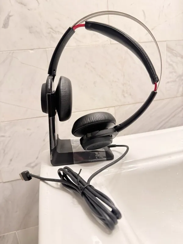 AS IS / READ: Plantronics 203079-101 USB Charging Stand + Headset ( No Dongle)