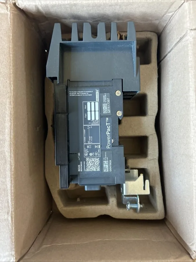 Автоматический выключатель Square D BDA36025 PowerPact I-Line Circuit Breaker 25 — фото лота 1