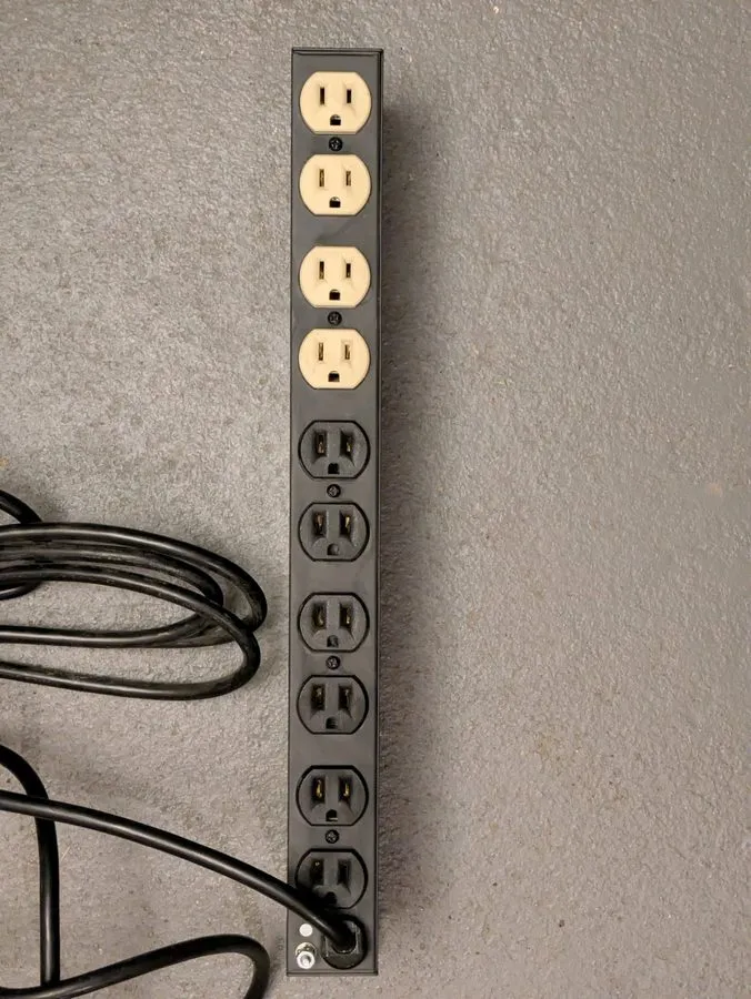 Стойка/шкаф Tripp Lite ISOBAR12ULTRA 12 Outlet Surge Protector 15ft Cord 1U Rack