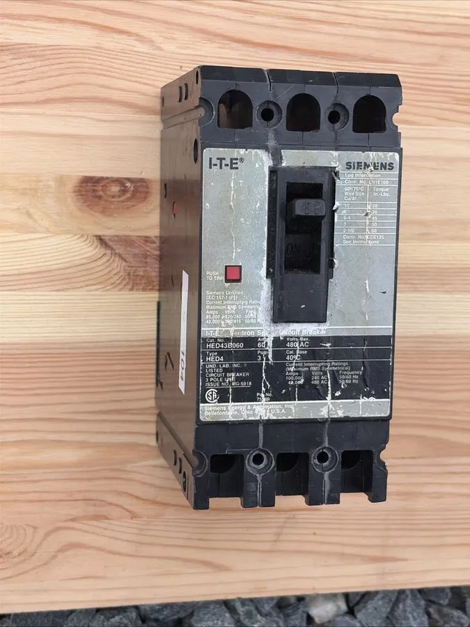 Автоматический выключатель Siemens Sentron HED43B060 60A 3-Pole 480V AC Bolt-On 