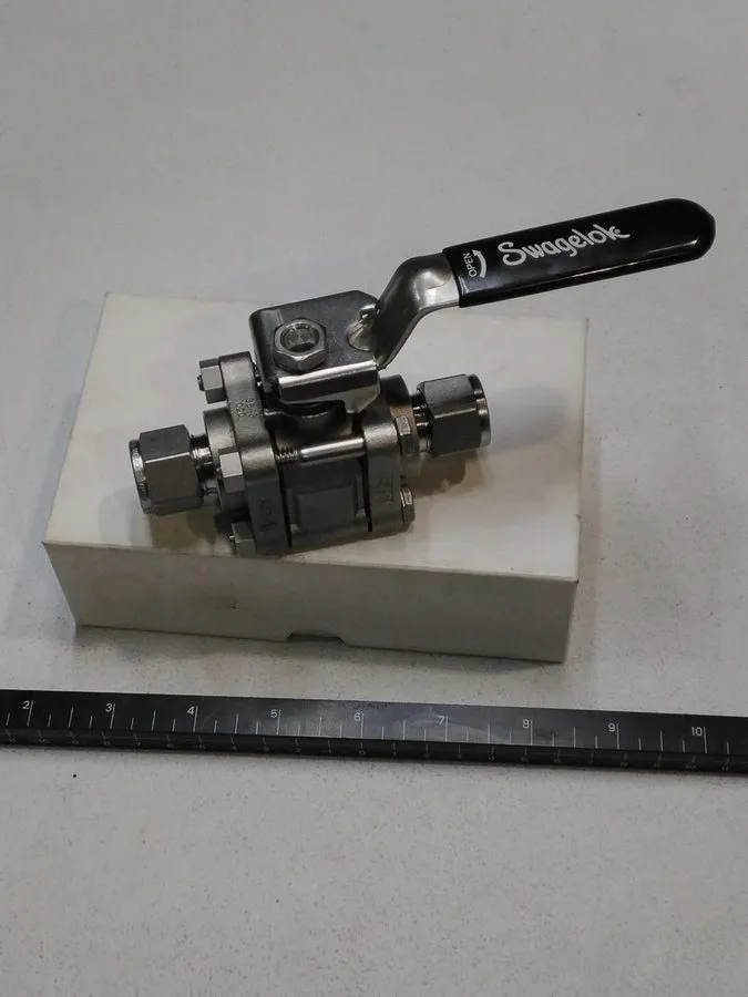 Клапан Swagelok SS-L63TS8 3-Piece 60 Series Low Temp Service Ball Valve FNSP — фото лота 1