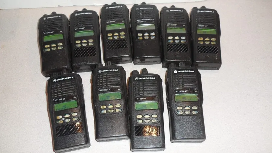 Радиостанция Motorola HT1250 LS+ UHF 450-512MHz 4W 16CH Two Way Radio AAH25SDH9D
