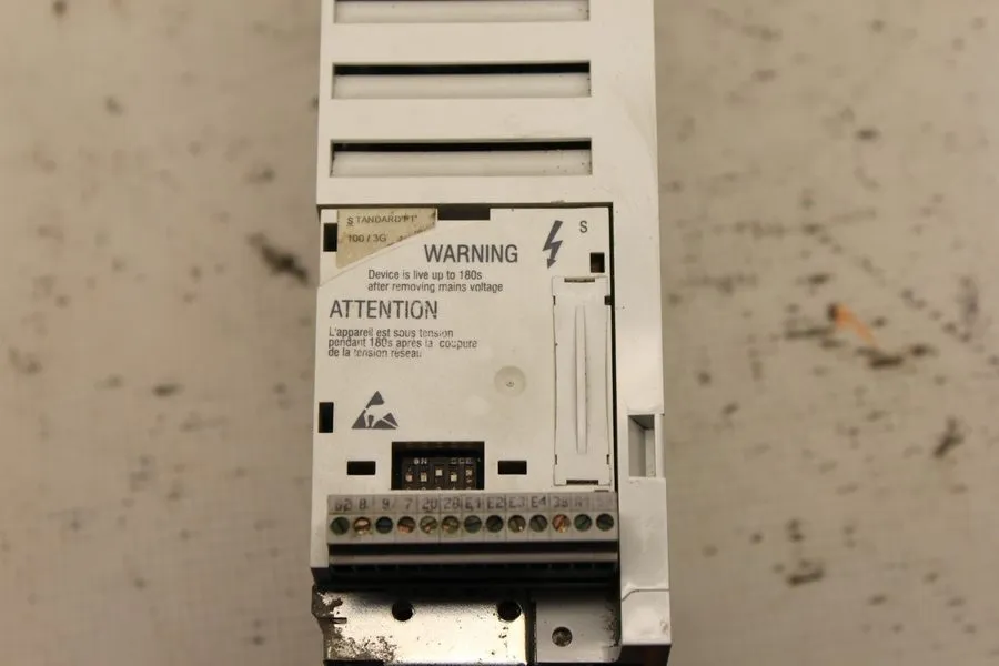 Частотный преобразователь LENZE E82EV222-4C Inverter Drive — фото лота 2
