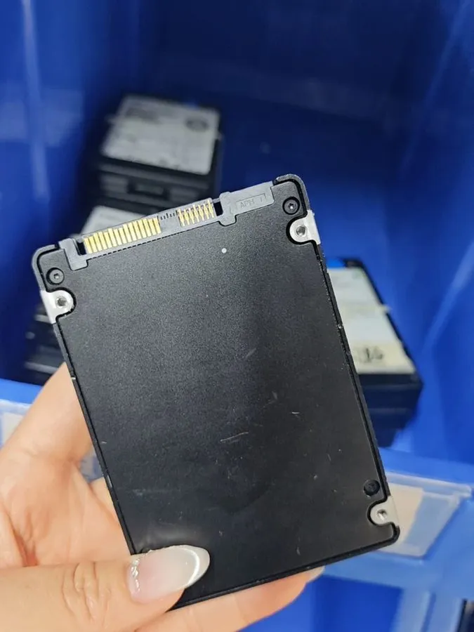 SSD-накопитель MZ-ILT3T2A Samsung PM1645 3.2TB SAS 12Gb/s 2.5in SSD EMC 11803334