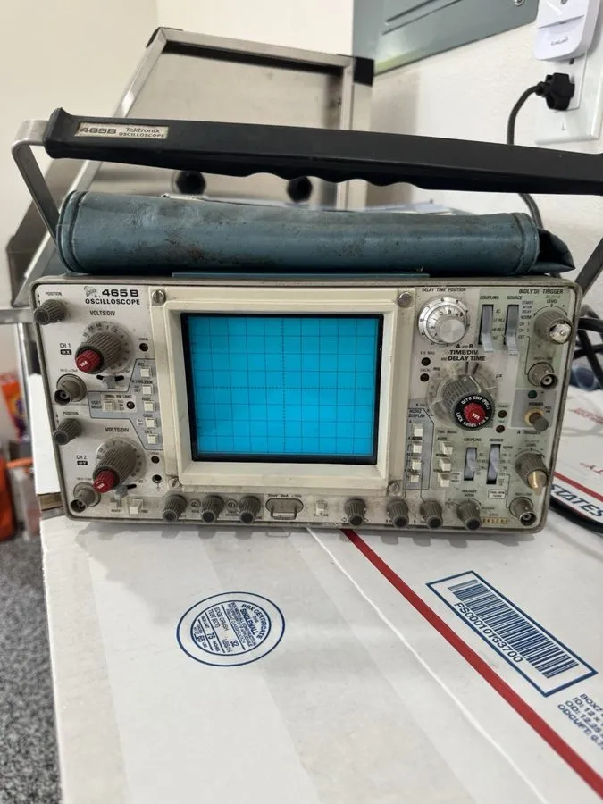 Осциллограф TekTronix 465B 100MHZ 2 Channel Oscilloscope W/ Pouch