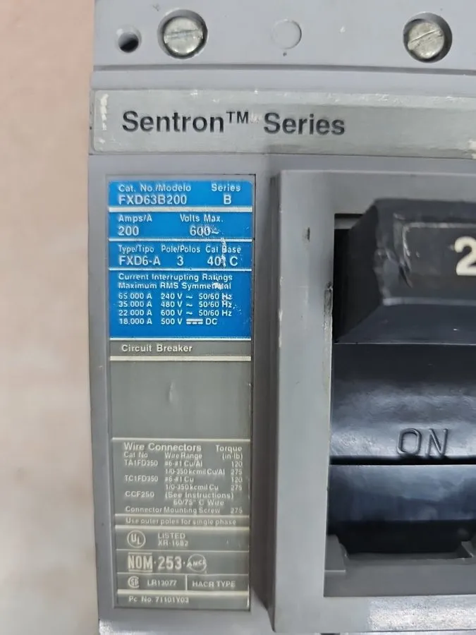 Автоматический выключатель Siemens Sentron 200 Amp Circuit Breaker 3 Pole 600 VA