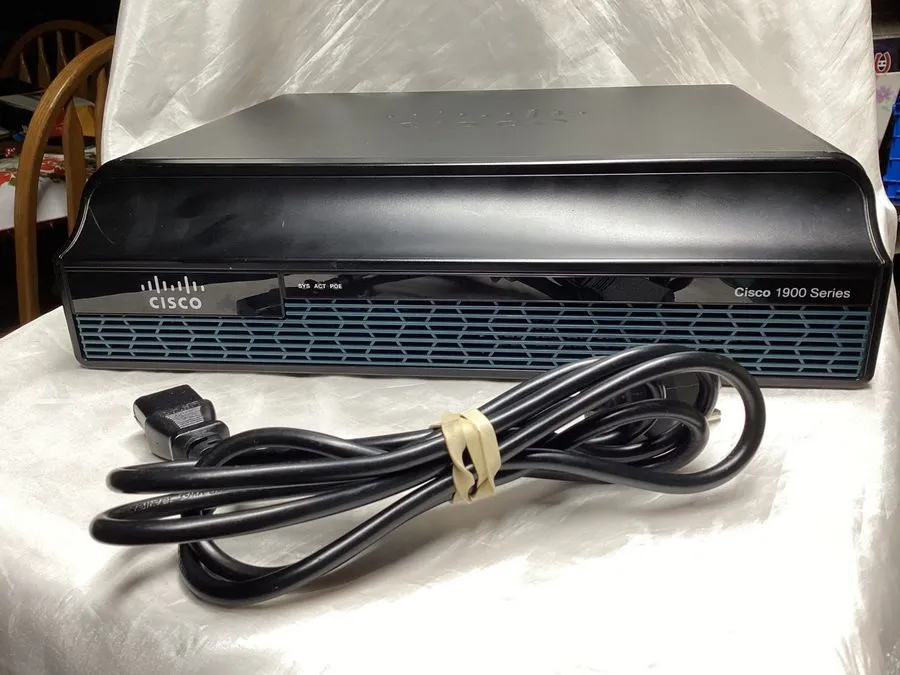 Маршрутизатор Cisco 1941/K9 2-Port 1900 Series Integrated Gigabit Security Route