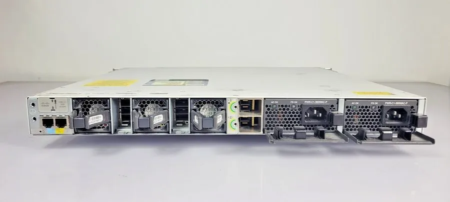 Коммутатор Cisco C9300-48T Catalyst 9300 Switch Power — фото лота 1