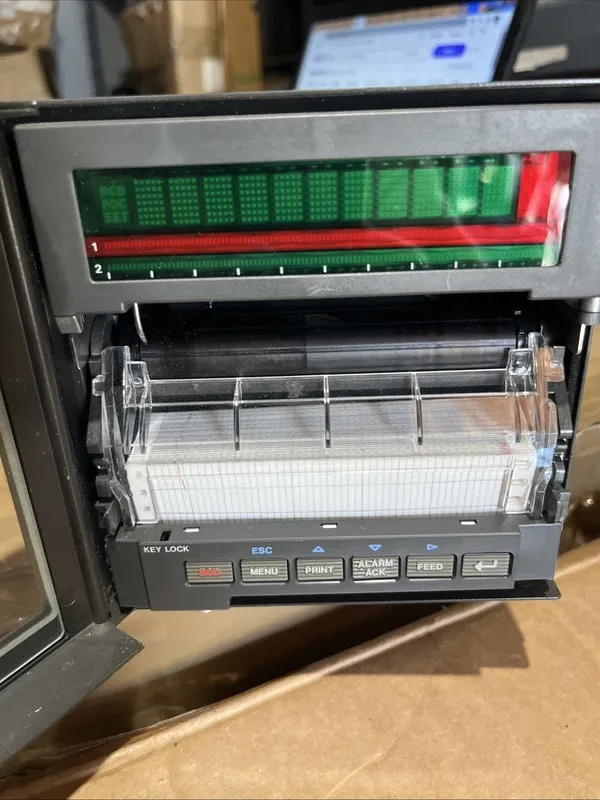 Регистратор YOKOGAWA RS-422A Chart Recorder 100-240V 50/60Hz 70VA — фото лота 1